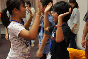 Physical exercise (sumo) before singing a cappella