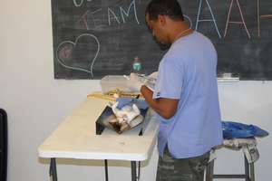 San Salvador MASH Clinic - Dr. Davis spaying cat