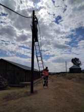 Stringing distribution wire