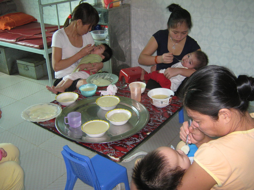 Help 75 abandoned orphans with HIV infection,Hanoi
