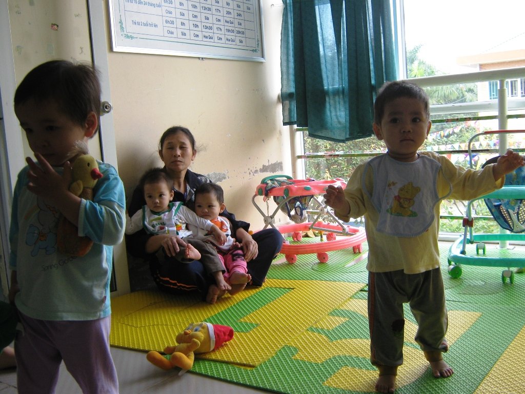 Help 75 abandoned orphans with HIV infection,Hanoi