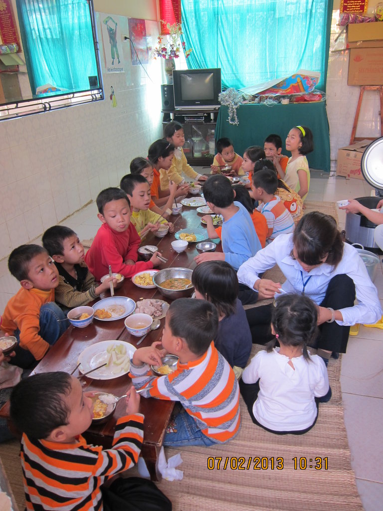 Help 75 abandoned orphans with HIV infection,Hanoi