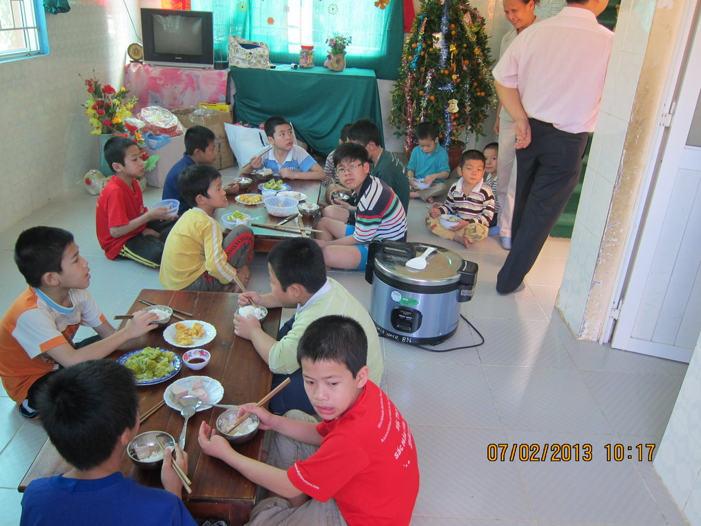Help 75 abandoned orphans with HIV infection,Hanoi