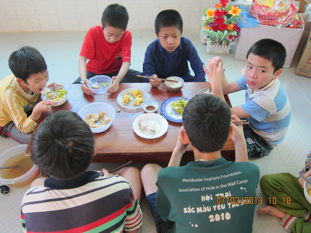 Help 75 abandoned orphans with HIV infection,Hanoi