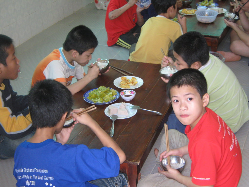 Help 75 abandoned orphans with HIV infection,Hanoi