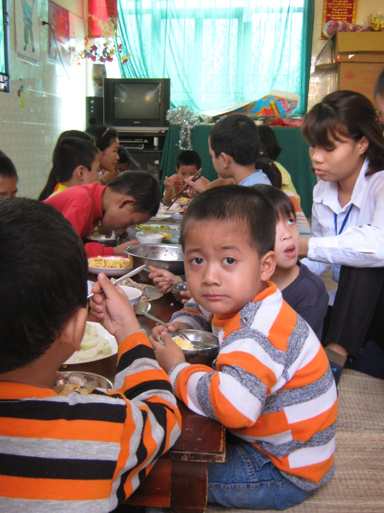 Help 75 abandoned orphans with HIV infection,Hanoi