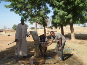 Hand pump rehabilitated by community and SHF
