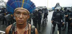 Apiaka indigenous leader during a protest