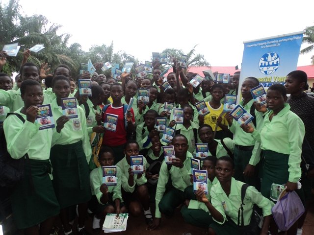 Improve the education of 1000 students in Nigeria