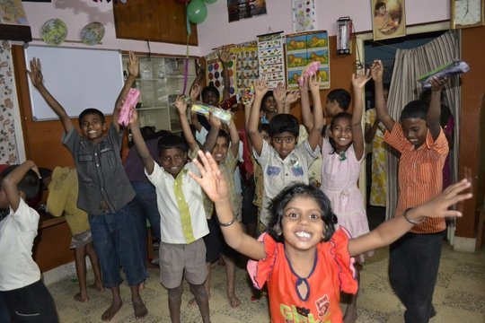 Educate 500 children- support U&I at the World 10K