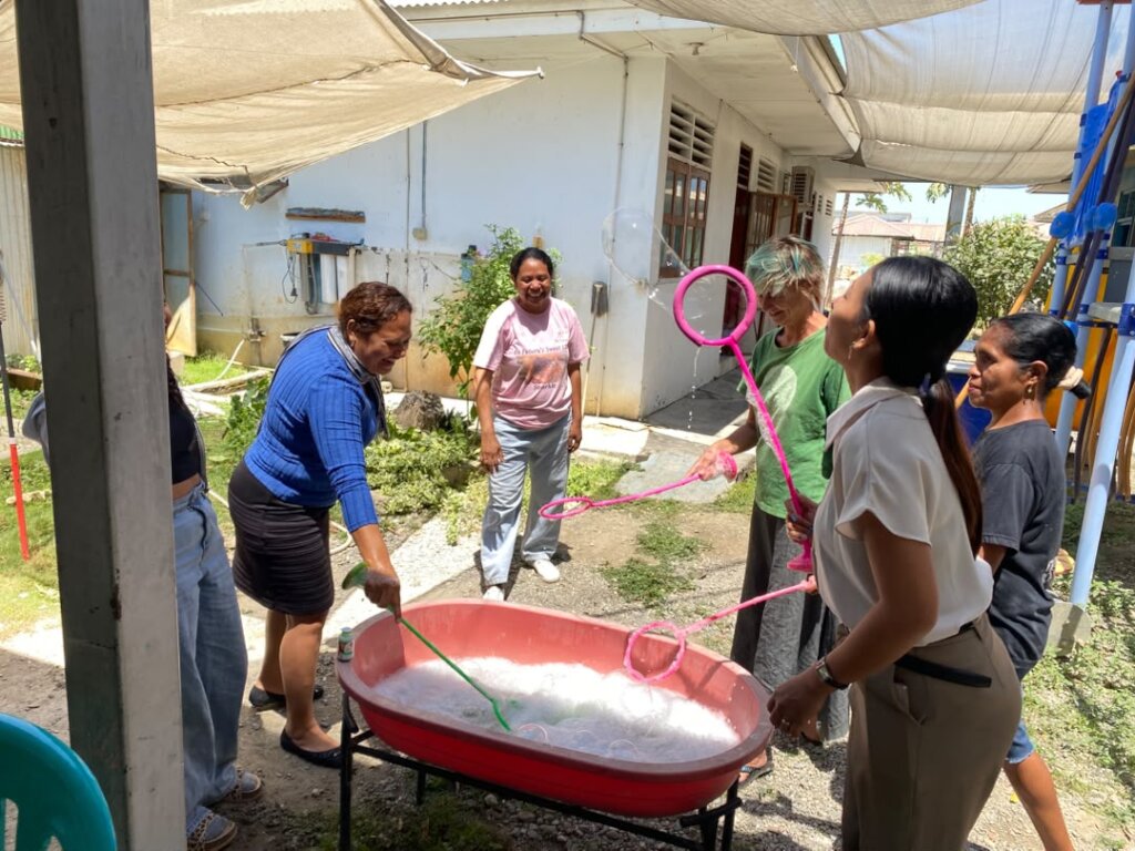 Mothers participating in the activites