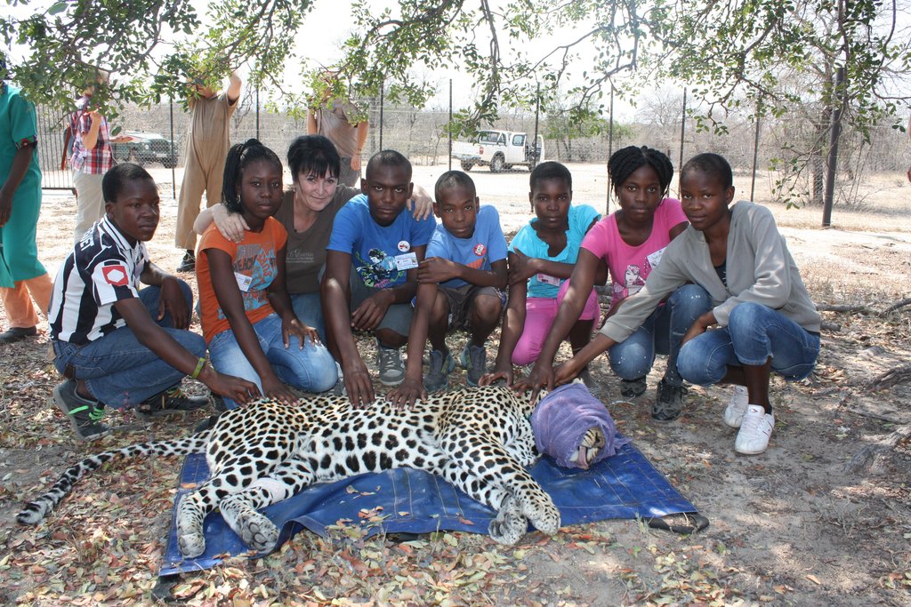 Michele and the children meet Shiloweni