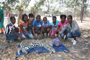 Michele and the children meet Shiloweni