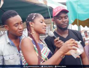Female condom demonstration by a participant