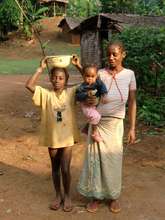 Lekeweh with her children
