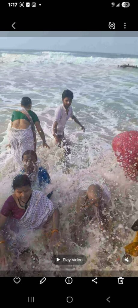 All join the fun of splashing