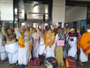 Widow mothers waiting for their first group travel