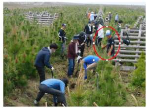 Mr. Otsuki while guiding new volunteers.