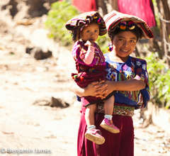 Mother and daughter of Chajul