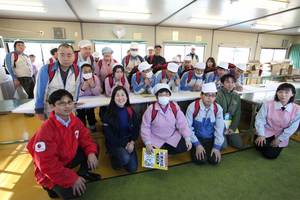 Yumi, Masayuki, and the Waiwai workshop staff
