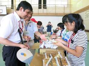 Junior-High School students handing out lunches