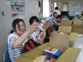 Participants examining a bag of emergency rations