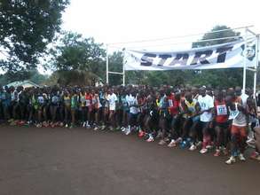 Runners at TBK marathon starting