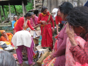 Sesf member distributing food materials