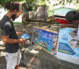 Outreach in a fishing community. (L. Culzac)