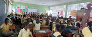 Students enjoy learning about seabirds.(L. Culzac)
