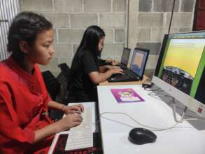Computer classes at Koung Jor Refugee Camp