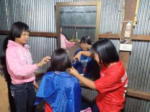 Need a hair cut? Refugee camp salon style
