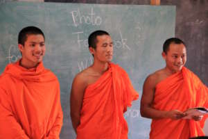 Local monks practising their English at Koung Jor