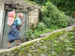 The grit of lady to reach ration to her family!