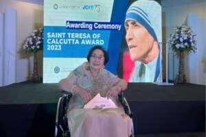 Teresita Silva at St. Teresa of Calcutta awarding