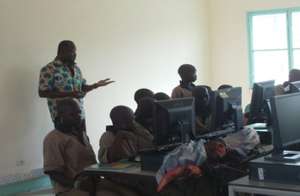 The computer teacher in front of the class.