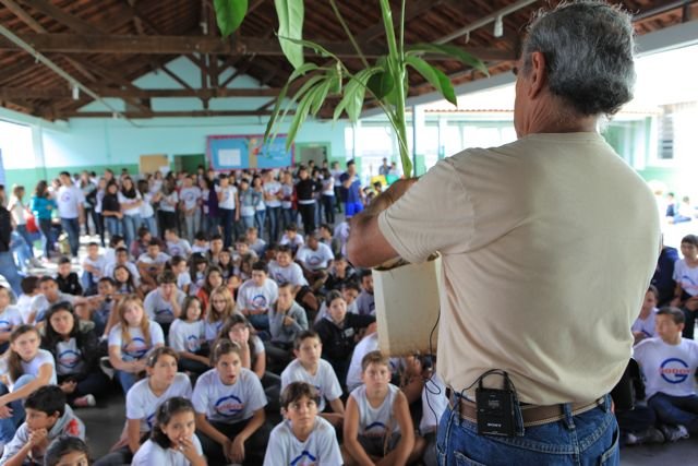 Planting orchards for schoolchildren worldwide