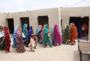 Thari women heading to their Sughar Centera