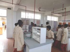 Students use the science labs - 1