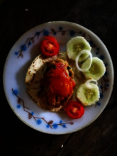Fried chicken with tomato & cucumber