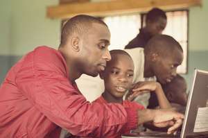 Cultural Ambassador LaMar Baylor visiting IT Class