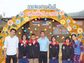 Sai Oo and a few students who've just graduated