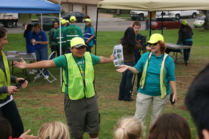 Planting Supervisor Fernando briefing his team
