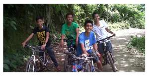 Students Israel and Ed Paulo with friends