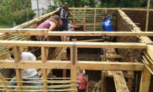 volunteers from Walking Tree Travel at work
