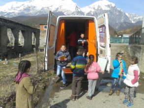Children get their new books