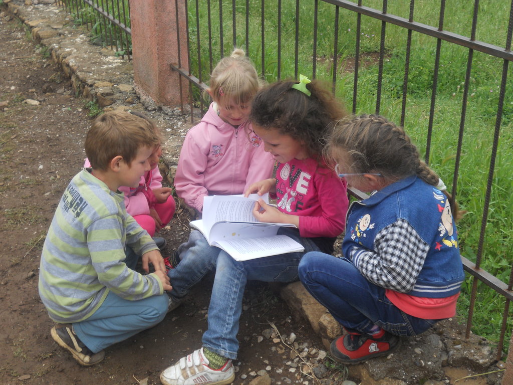 Monthly Mobile Library for Albanian Children