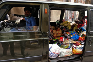Volunteer delivering the Groceries