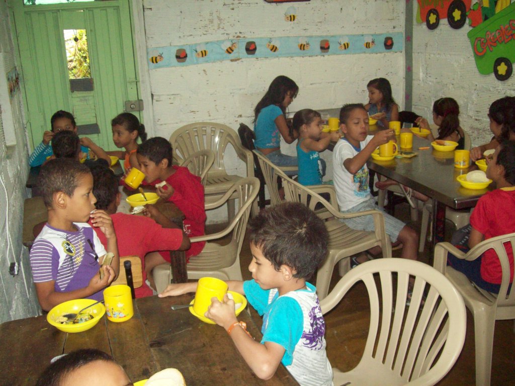 Feed 100 children with malnutrition in Medellin