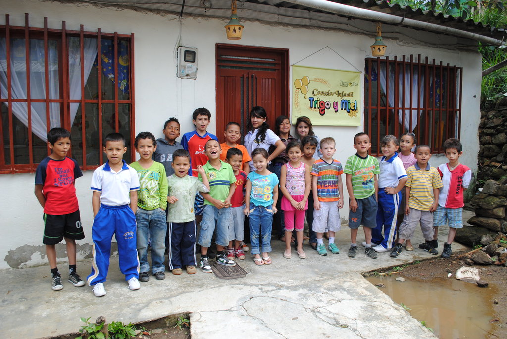 Feed 100 children with malnutrition in Medellin